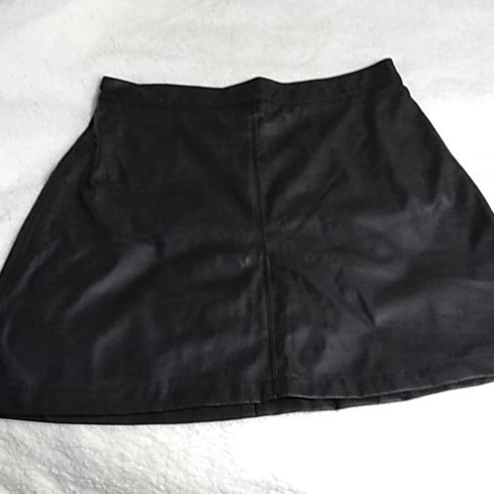 Classic Black A-Line Skirt - Brand: